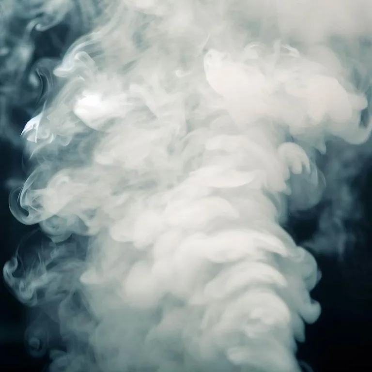 Biely dym z výfuku: Príčiny a Riešenia